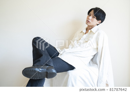 Casual fashion men portrait 81787642
