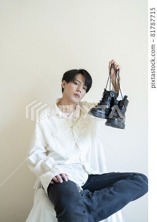 Man with boots 81787715