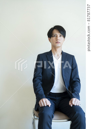Nervous man waiting for an interview 81787737