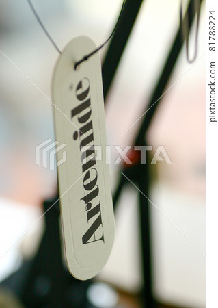 close up the name tag, the product tag 27 March 2005 close up the name tag, the product tag 27 March 2005 81788224