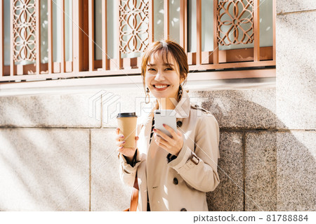 一個正在開會的女人 81788884