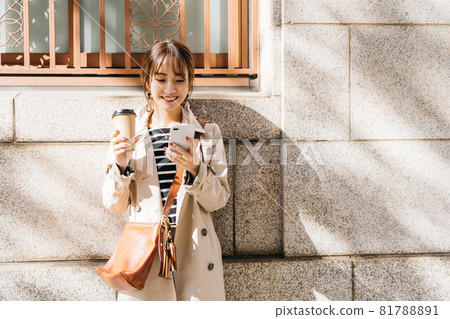 一個正在開會的女人 81788891