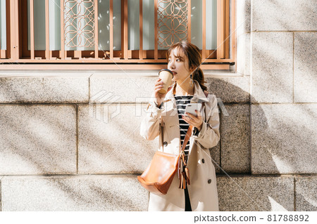 一個正在開會的女人 81788892