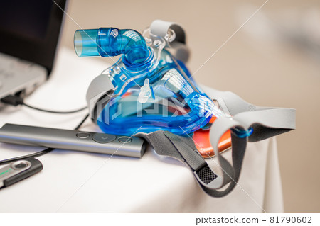 universal roto-nasal mask for therapy. effective therapy. 81790602