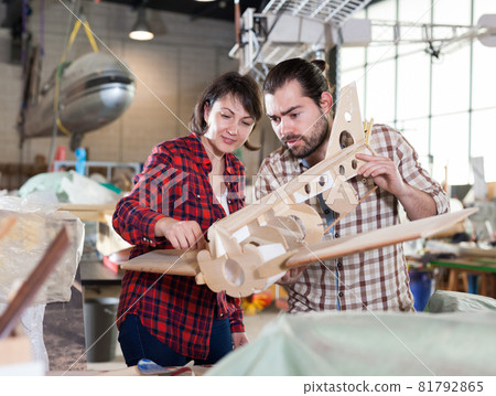 Team creating airplane models 81792865