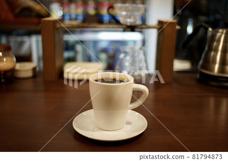 Coffee cup placed on the counter 81794873