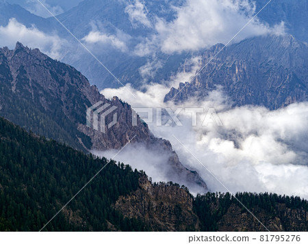 monte croce cross mountain in dolomites badia valley panorama monte croce cross mountain in dolomites badia valley panorama 81795276