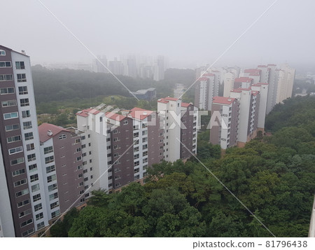 Apartment, school, residence, city, new town 81796438