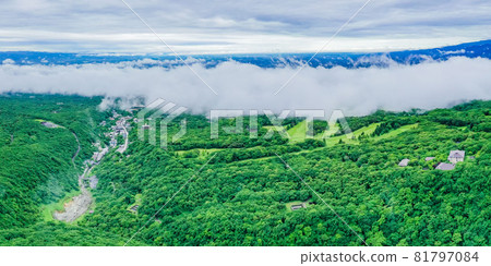 The spacious sea of clouds and Nasu plateau, the early morning sea of clouds and the fresh green Nasu plateau, and the fresh green of Nasushiobara The spacious sea of clouds and Nasu plateau, the early morning sea of clouds and the fresh green Nasu plateau, and the fresh green of Nasushiobara 81797084