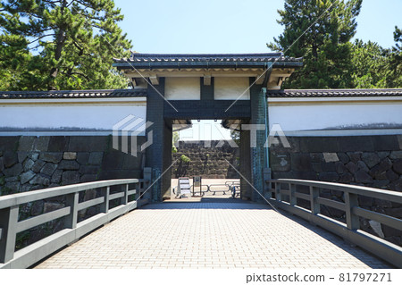 Kita-san Bridge 81797271