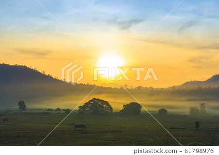 Countryside sunrise at Mae Hong Son. 81798976