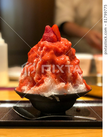 Strawberry shaved ice Strawberry shaved ice 81799775