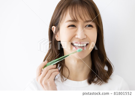 A young woman brushing her teeth A young woman brushing her teeth 81801552