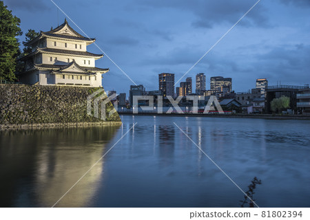 << Aichi Prefecture >> Nagoya Castle, northwest corner turret, night view << Aichi Prefecture >> Nagoya Castle, northwest corner turret, night view 81802394
