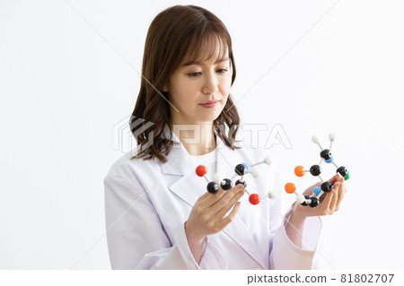 Researcher coronavirus new drug vaccine molecular model 81802707