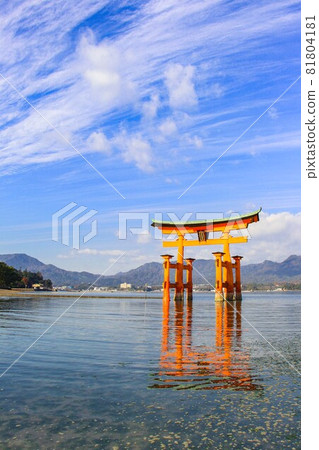 Itsukushima shrine  81804181