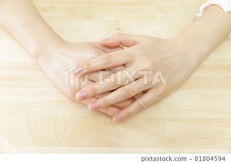 Female hand Female hand 81804594