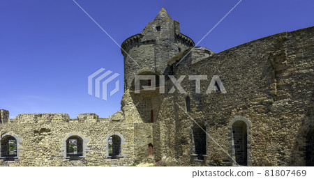 Medieval castle in the town of Vitre, France Medieval castle in the town of Vitre, France 81807469