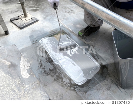 Urethane waterproof coating on the base adjusted area 81807480