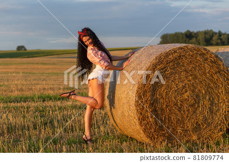 Portrait of beautiful sexy weared girl 81809774