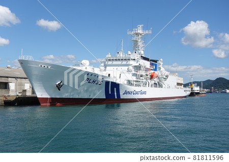 Under fine weather, Japan Coast Guard Reimei-class helicopter-equipped patrol boat PLH35 Asazuki 90910 81811596