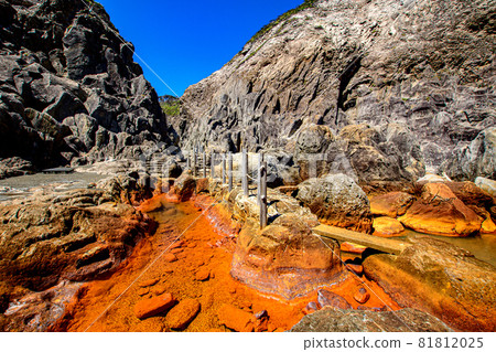 Orange rocky area of Jinata Onsen in Shikinejima Orange rocky area of Jinata Onsen in Shikinejima 81812025