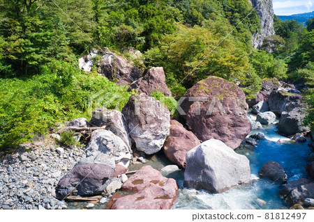 新潟縣糸魚川市小瀧川玉石峽(無人機鳥瞰) 新潟縣糸魚川市小瀧川玉石峽(無人機鳥瞰) 81812497