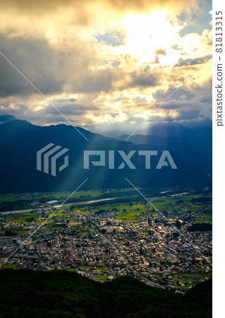 Omachi City / Evening View (from Takagariyama) 81813315