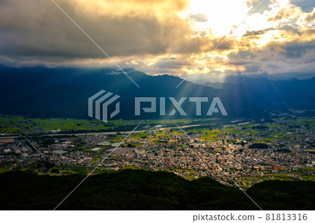 Omachi City / Evening View (from Takagariyama) 81813316