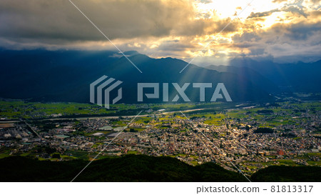 Omachi City / Evening View (from Takagariyama) 81813317