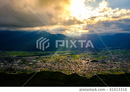 Omachi City / Evening View (from Takagariyama) 81813318