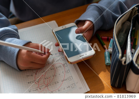 用小學生的智能手機學習 81813969