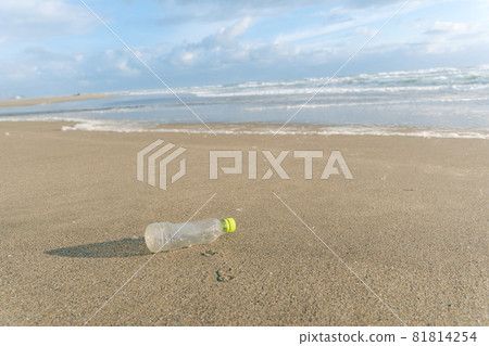 Marine debris microplastic 81814254