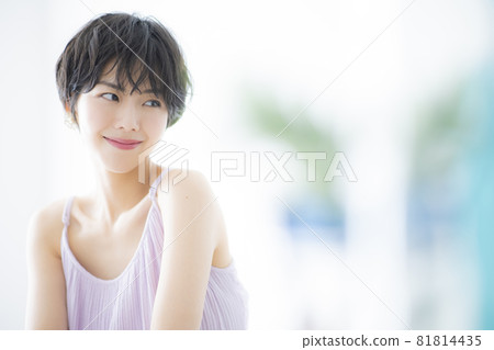 短頭髮的女人 81814435