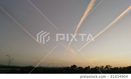 Contrail 81814904