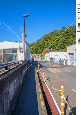 Shimokubo Dam Scenery from the top Autumn scenery Autumn leaves season 81815194
