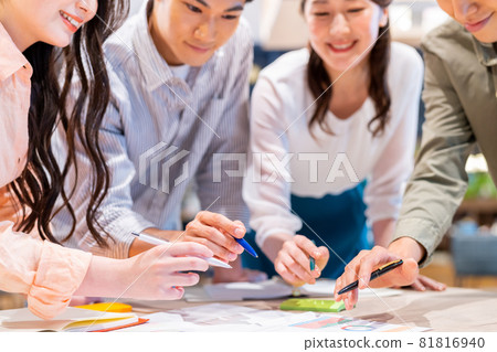 Meeting businessman Shooting cooperation: Creadisce (Maruzen-Yushudo Co., Ltd.) 81816940