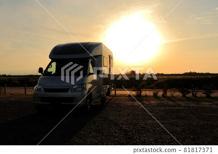 Camper in the setting sun Camper in the setting sun 81817371