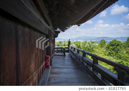 On the Sanmon of Nanzenji Temple 81817793