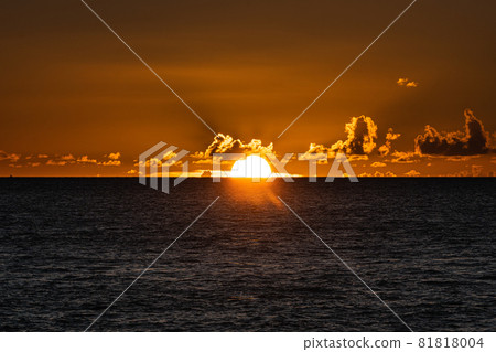 [Sunset / dusk] 81818004