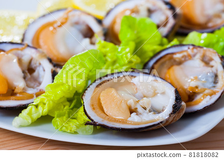 Raw dog cockles with lemon and greens 81818082