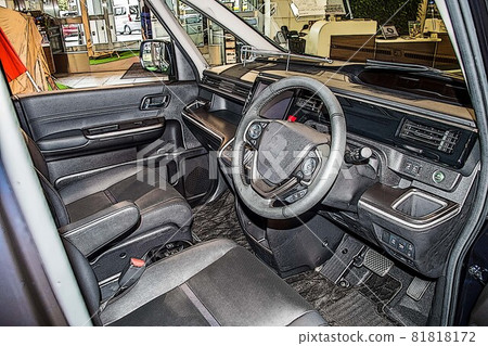 圍繞駕駛座和小型貨車的把手 81818172