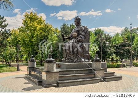 Monument to Catherine the Great in Tiraspol, Transnistria 81818409