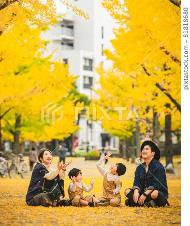 Family photo taken with a row of ginkgo trees Family photo taken with a row of ginkgo trees 81818680