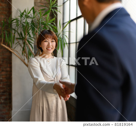Handshake  81819164