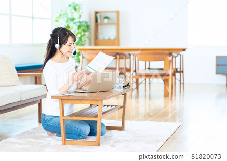 女士 PC 遠程辦公 在線會議 生活 生活方式 休閒 女士 PC 遠程辦公 在線會議 生活 生活方式 休閒 81820073