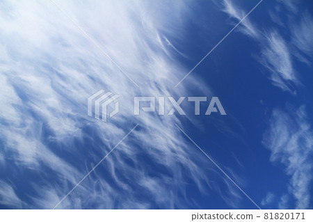 初秋天空中出現的動態卷雲(條紋雲) 初秋天空中出現的動態卷雲(條紋雲) 81820171