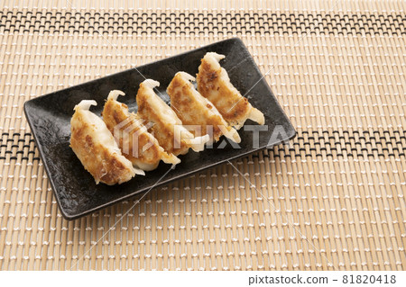 Frozen dumplings 81820418