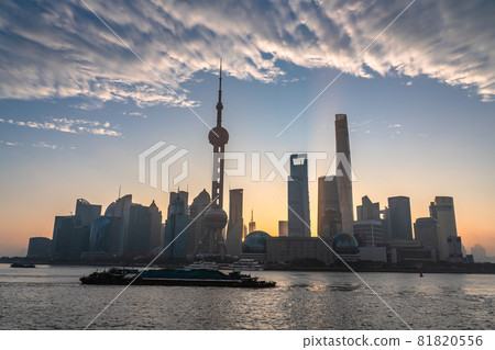 "Shanghai" Dawn of Shanghai, Lujiazui skyscraper 81820556