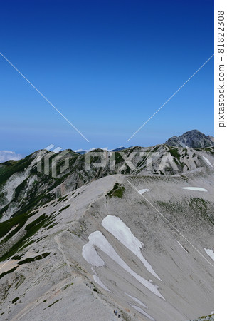 山脊上的山路 山脊上的山路 81822308